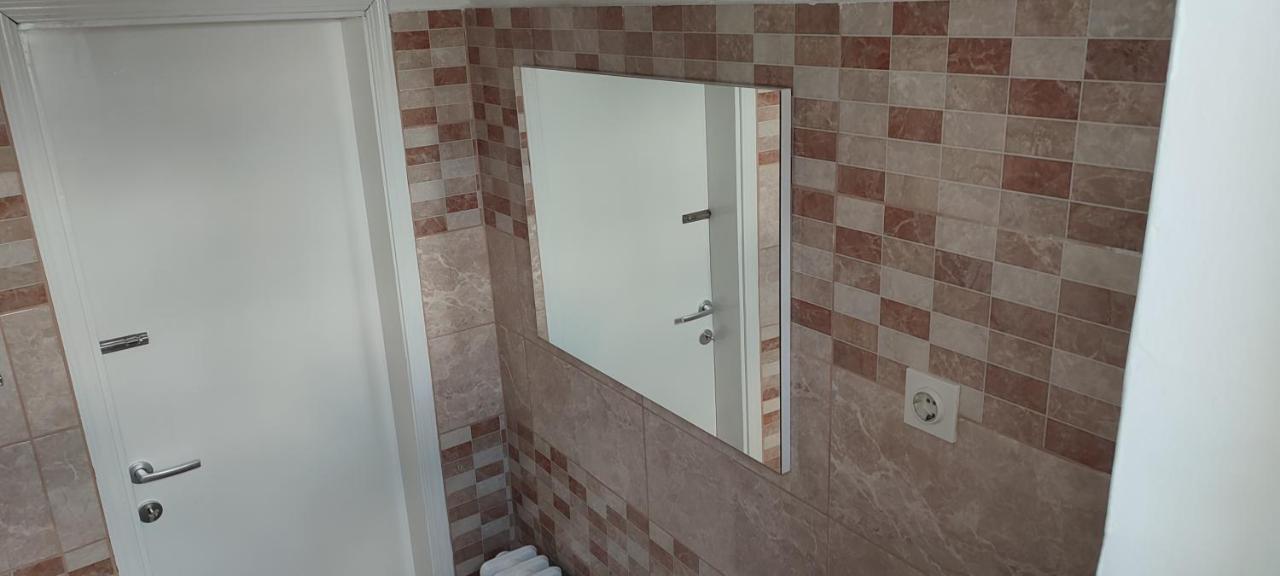 Apartman Menrat Novi Sad Bagian luar foto